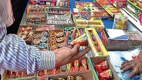 சேலம் புதிய , பழைய பஸ் நிலைய பகுதிகளில்73 தற்காலிக பட்டாசு கடைகள் அமைப்பு