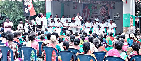அ.தி.மு.க.பூத்கமிட்டி ஆலோசனை கூட்டத்தில் ஆர்.பி.உதயகுமார் பேசினார்.