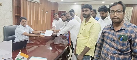 ஹைட்ரோ கார்பன் திட்டத்தை அனுமதிக்கக் கூடாது என வலியுறுத்தி மாவட்ட கலெக்டர் விஷ்ணுசந்திரனை சந்தித்து பா.ம.க.வினர் மனு அளித்தனர்.