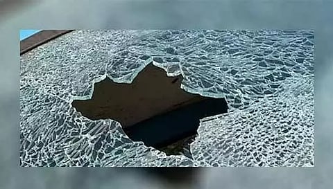 பண்ருட்டி அருகே கார் கண்ணாடியை உடைத்த போதை ஆசாமி