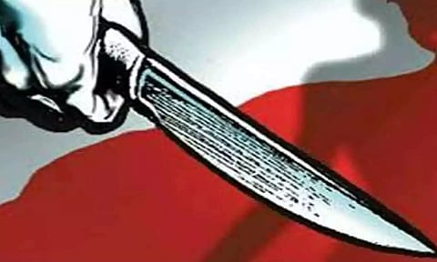 சொத்து தகராறில் அண்ணனை கத்தியால் குத்திய தம்பி: தடுக்க சென்ற அண்ணிக்கு சரமாரியாக அடி, உதை-போலீஸ் விசாரணை