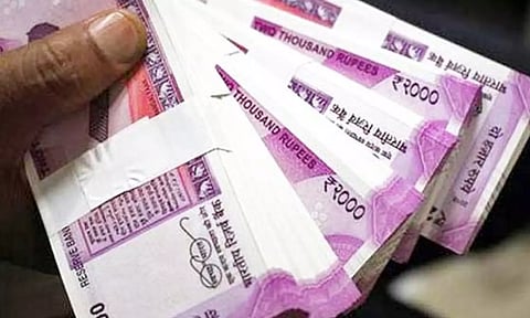 தீபாவளி பரிசு தருவதாக மூதாட்டியிடம் ரூ.6 ஆயிரம் பறிப்பு