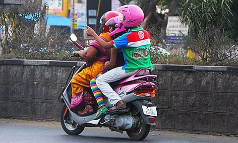 ஹெல்மெட் விழிப்புணர்வு பிரசாரம்