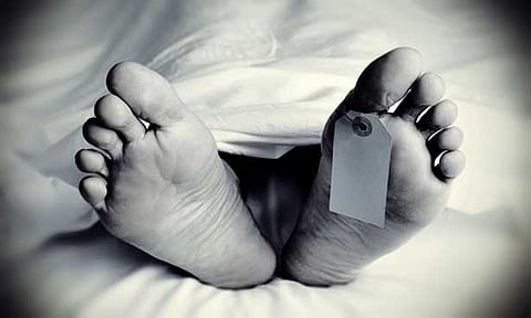 இரணியல் அருகே பூட்டிய வீட்டில் அழுகிய நிலையில் ஆண் பிணம்