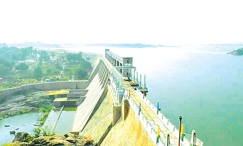 கடல் போல் காட்சியளிக்கும் சாத்தனூர் அணை.