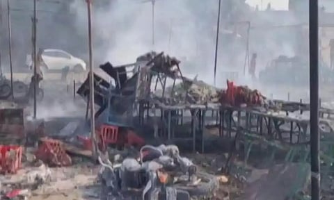 உத்தரபிரதேசத்தில் பட்டாசு கடையில் தீ விபத்து; 12 பேர் படுகாயம்