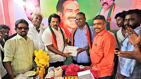 தூத்துக்குடியில் பெருந்தலைவர் மக்கள் கட்சி சார்பில் தீபாவளி கொண்டாட்டம்
