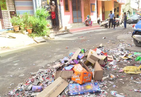 கோவை மாநகரில் தீபாவளியையொட்டி குவிந்த 1,350 டன் குப்பைகள்