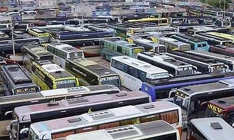 அரசு விதிகளை மீறி கூடுதல் கட்டணம் வசூலித்த 8 ஆம்னி பஸ்கள் பறிமுதல்- ரூ.18.76 லட்சம் அபராதம் வசூல்