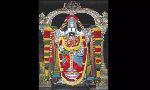 திருமலை திருப்பதி தேவஸ்தானத்தின் கீழ் இயங்கும் கன்னியாகுமரி வெங்கடாஜலபதி கோவிலில் தீபாவளி ஆஸ்தானம் திரளான பக்தர்கள் தரிசனம்