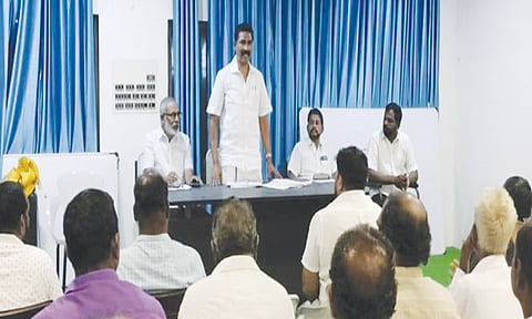 பூத் முகவர்கள் வீடு வீடாக சென்று வாக்காளர்களை சந்திக்க வேண்டும் : கிள்ளியூர் தெற்கு ஒன்றிய தி.மு.க. கூட்டத்தில் தீர்மானம்