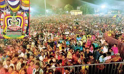மேல்மலையனூர் அங்காளபரமேஸ்வரி அம்மன் கோவிலில் அமாவாசை விழா