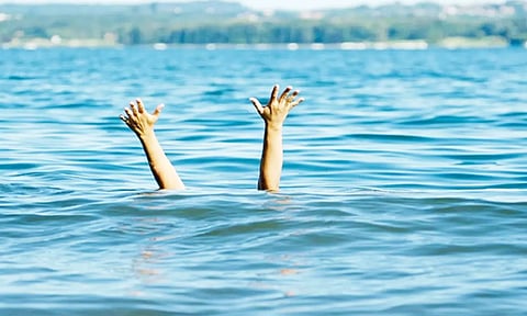 ஏரியில் மீன் பிடிக்க சென்ற தொழிலாளி சாவு