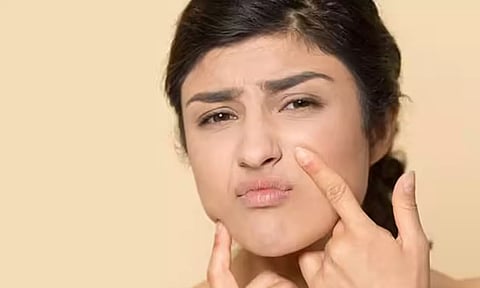 இளம் வயதிலேயே தோல் சுருங்குவதற்கு என்ன காரணம்?