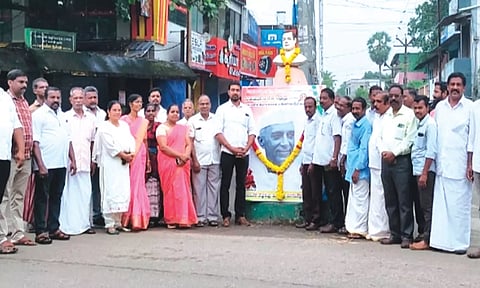 திருவட்டார் கிழக்கு வட்டார காங்கிரஸ் கட்சி சார்பில் நேரு பிறந்த நாள் விழா