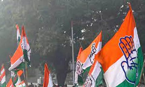 தெலுங்கானாவில் புதுசு புதுசா யோசிக்கிறாங்க... சோப்பு போட்டு குளிப்பாட்டி ஓட்டு சேகரிப்பு