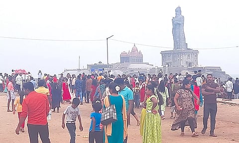 சபரிமலை அய்யப்ப பக்தர்கள் வருகையையொட்டி கன்னியாகுமரியில் சீசன் நாளை தொடங்குகிறது