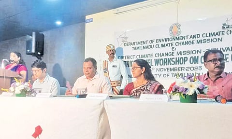 திருவாரூரில் காலநிலை மாற்றம் குறித்த கருத்தரங்கம்.