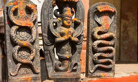 பாம்புக்கல் நிறுவினால் ஆண் குழந்தை பிறக்கும்