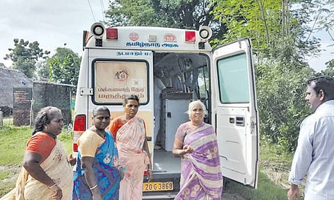 பருத்திச்சேரியில் நடமாடும் மருத்துவ முகாம்