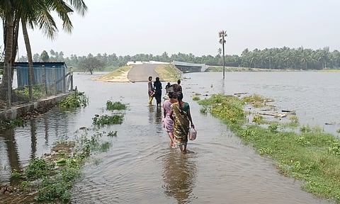 அந்தியூர் கொண்டையம்பாளையம் தரைப்பாலம் நீரில் மூழ்கின