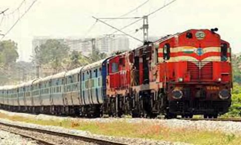 இருவழிபாதை பணிகள் முடிவுபெற்ற நிலையில் இன்டர்சிட்டி எக்ஸ்பிரஸ், இரணியல் ரெயில் நிலையத்தில் நின்று செல்ல வேண்டும்