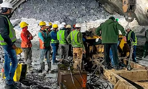 இடிந்து விழுவது போல பயங்கர சத்தம் மீட்பு பணிகள் தற்காலிகமாக நிறுத்தம்: 41 தொழிலாளர்களை மீட்க முடியாமல் தவிப்பு