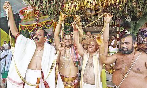 பத்மாவதி தாயாருக்கு ரூ.2.5 கோடி மதிப்பிலான 5 கிலோ தங்க ஆபரணங்கள்