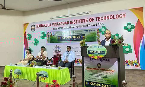 எம்.ஐ.டி. கல்லூரியில் சர்வதேச கருத்தரங்கம் நடந்த போது எடுத்த படம்.