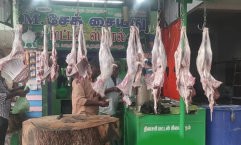 வெறிச்சோடிய இறைச்சி கடைகள்.