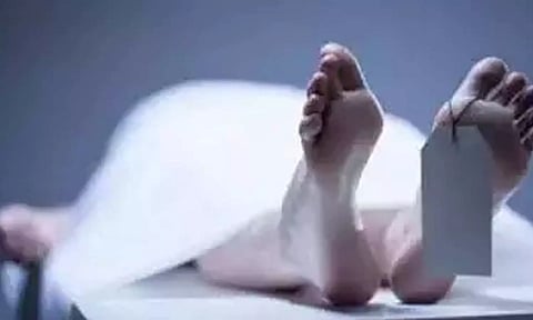 கீரிப்பாறை அருகே ரோட்டோரத்தில் சடலமாக கிடந்த திருநங்கை