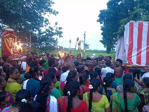 செய்துங்கநல்லூரில் விவசாயம் செழிக்க வேண்டி நெல்களத்தில் சூரசம்ஹார நிகழ்ச்சி