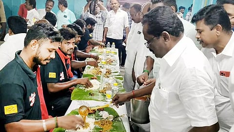 பேரணியில் கலந்து கொண்டவர்களுக்கு பரமக்குடி எம்.எல்.ஏ. முருகேசன் உணவு பரிமாறினர்.