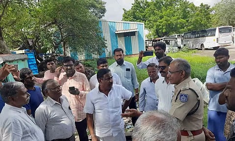 நேரு எம்.எல்.ஏ. ஆய்வு செய்த காட்சி.