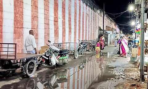 டவுன் மேலமாடவீதியில் ஆறாக ஓடும் சாக்கடை நீர் - சீரமைக்க சமூக ஆர்வலர்கள் கோரிக்கை