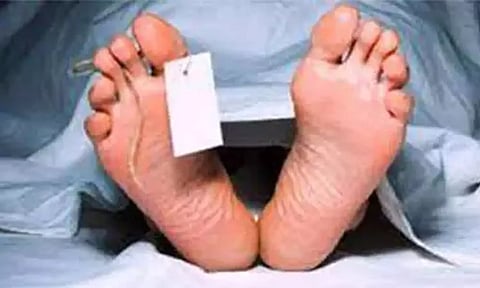 கோவையில் கணவர்-குழந்தை கண் முன்பு இளம்பெண் பலி