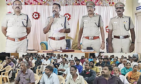 150 வியாபாரிகளை அழைத்து போலீசார் எச்சரிக்கை- "குண்டர் சட்டம் பாயும்"