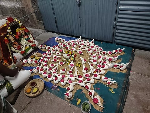 திருவாசி மாற்றுரைவரதீஸ்வரர் கோவிலில் - முதல் சோமவாரத்தையொட்டி 108 சங்காபிஷேகம்