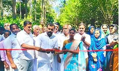 கூடலூர் செம்பக்கொல்லி பகுதியில் சாலை சீரமைப்பு