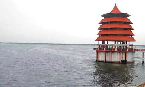 சென்னை-புறநகரில் பலத்த மழை: புழல், செம்பரம்பாக்கம் ஏரிகளுக்கு நீர்வரத்து அதிகரிப்பு