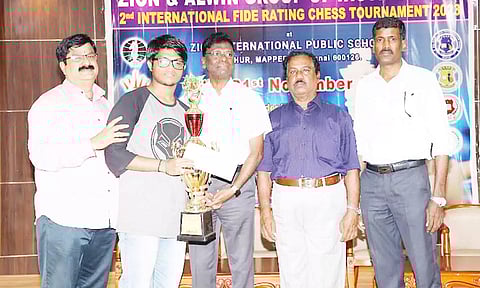 சர்வதேச பீடே செஸ் போட்டி- தமிழக வீரர் ஆயுஷ் ரவிக்குமார் சாம்பியன்