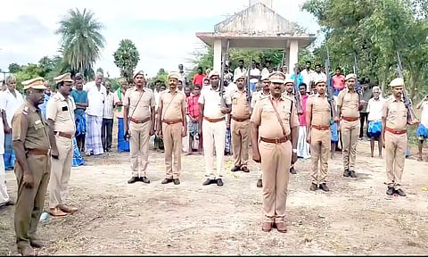 போலீஸ்காரர் உடலுக்கு 21 குண்டுகள் முழங்க அரசு மரியாதை