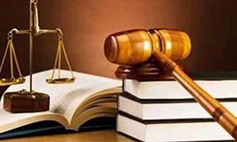 சூப்பர் மார்க்கெட் உரிமையாளரை தாக்கிய போலீஸ்-ஏட்டு: 4 பிரிவுகளில் வழக்குப்பதிவு