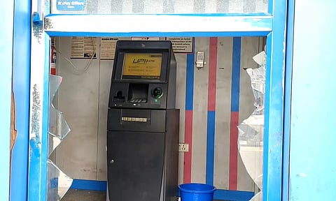 கோவை கலெக்டர் அலுவலகம் அருகே 2 ஏ.டி.எம்.களில் கொள்ளை முயற்சி