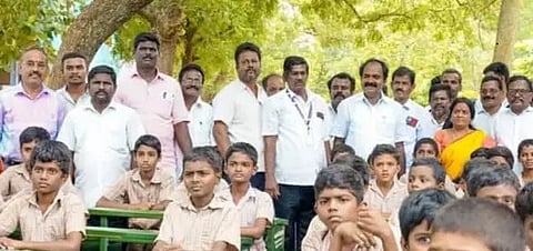 மாணவர்கள் இருக்கை வழங்கும் விழா