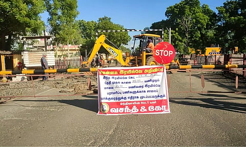 ரெயில்வேகேட் பராமரிப்பு பணி- சங்கரன்கோவிலில் மாற்று வழியில் திருப்பி விடப்பட்ட வாகனங்கள்
