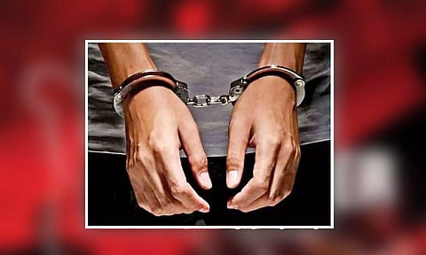 களக்காடு அருகே இடுகாடு சேதம்- 4 பேர் மீது வழக்கு