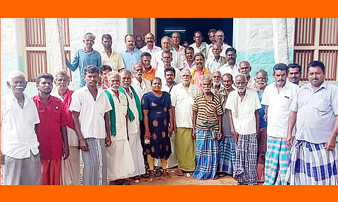 விவசாயிகள் கூட்டத்தில் கலந்து கொண்டவர்கள்.