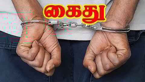 பரமத்திவேலூரில் மது விற்ற தந்தை, மகன் கைது