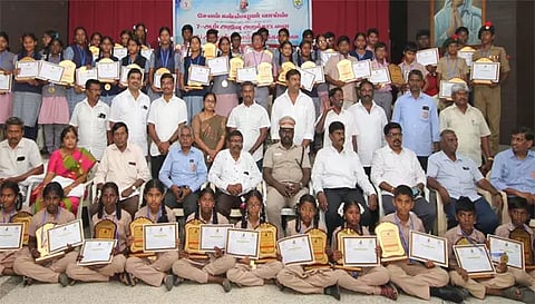 அரசுப்பள்ளி மாணவர்களுக்கானமதிப்புமிகு மாணவர் விருது வழங்கல்